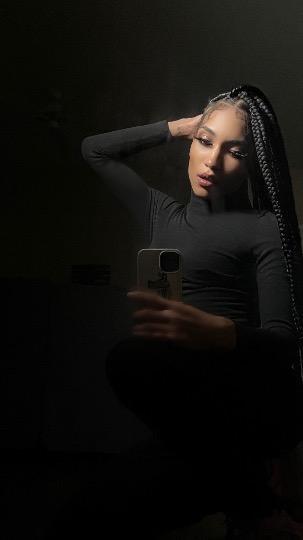 escort photo 0